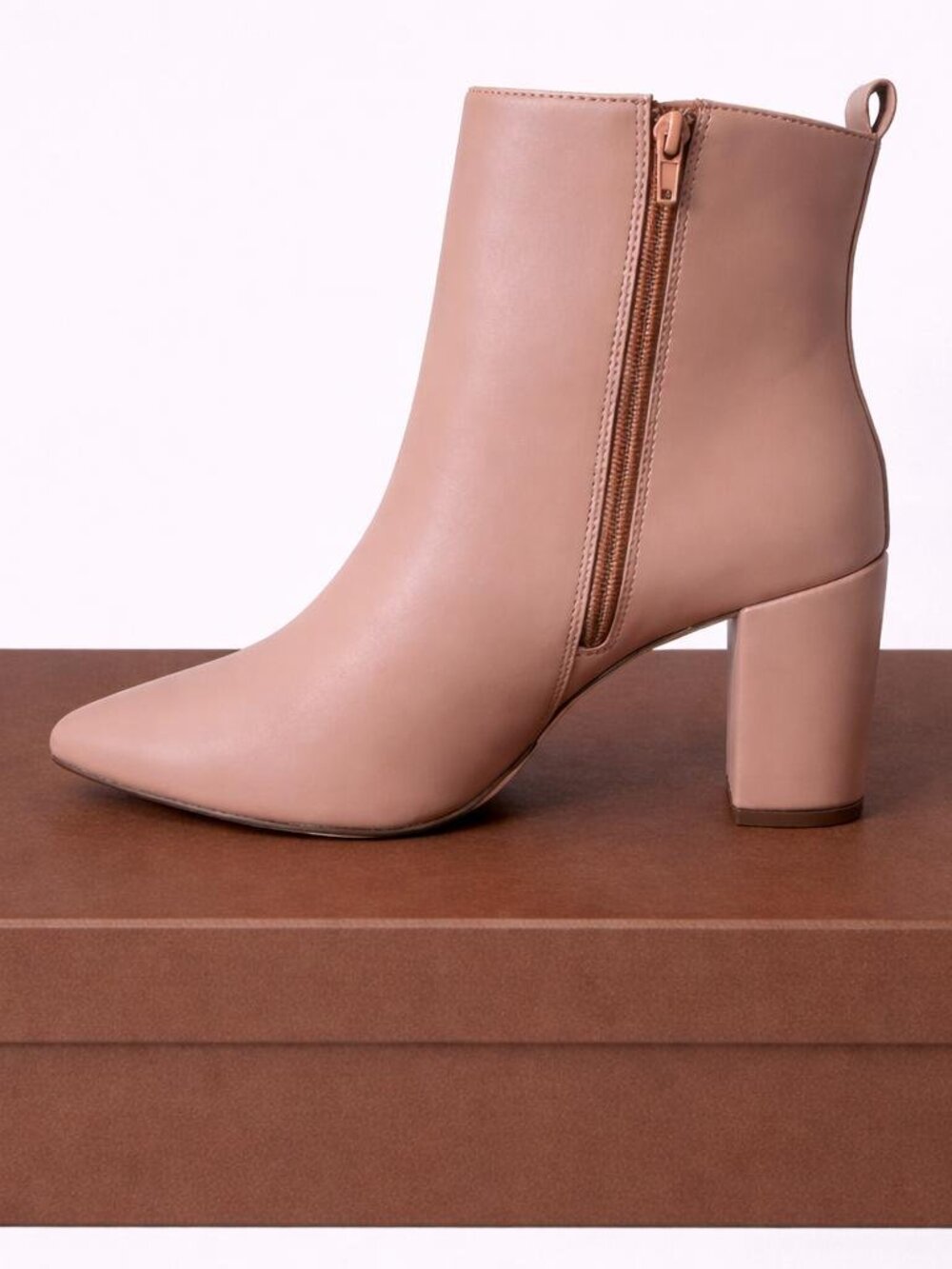 The Bold and the Nude-iful!